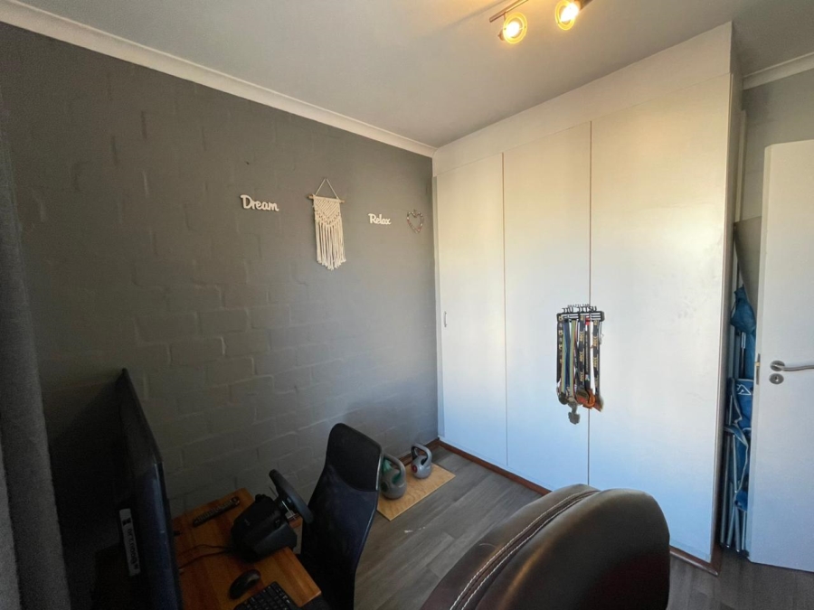 To Let 2 Bedroom Property for Rent in Parklands Western Cape